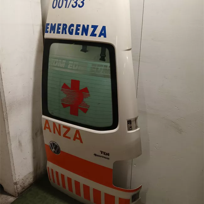 Porta carico posteriore a battente destra