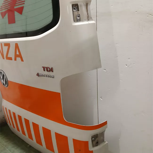 Porta carico posteriore a battente destra