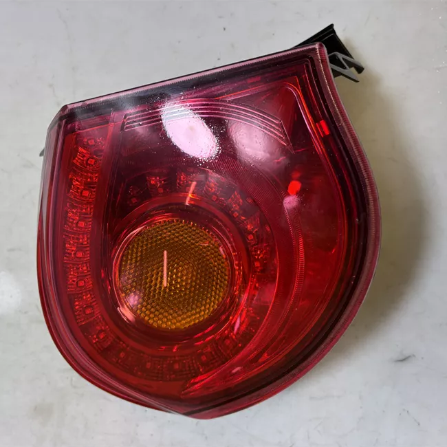 Fanale posteriore parte esterno sinistro