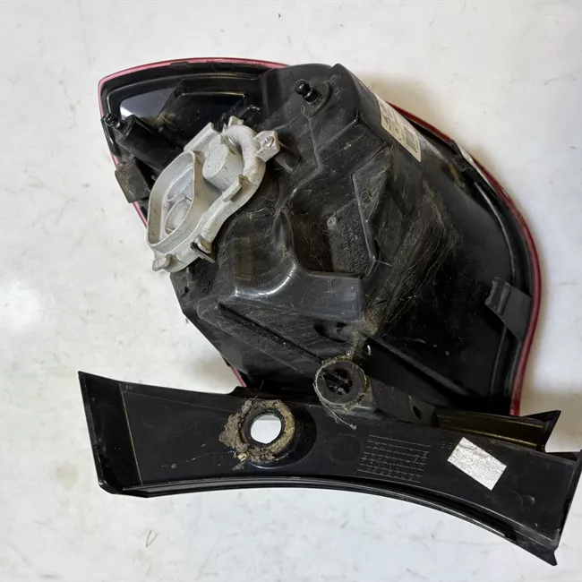 Fanale posteriore parte esterno sinistro