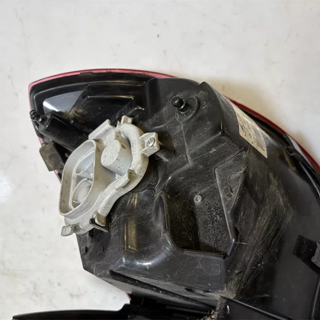 Fanale posteriore parte esterno sinistro