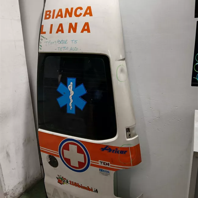 Porta carico posteriore a battente destra