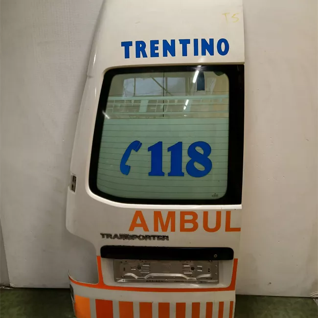 Porta carico posteriore a battente sinistra