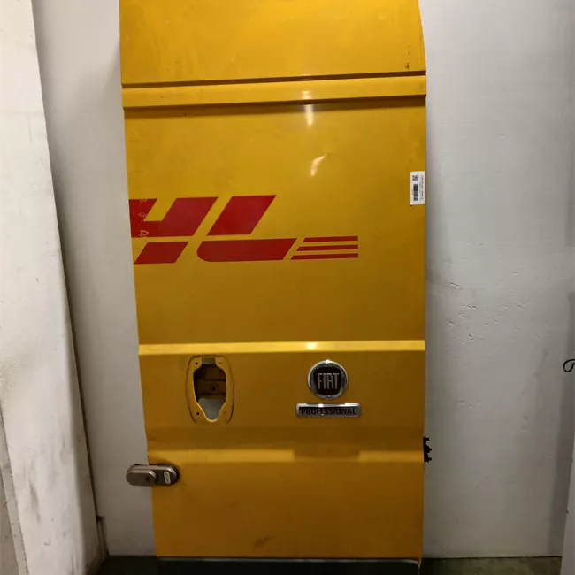 Porta carico posteriore a battente destra