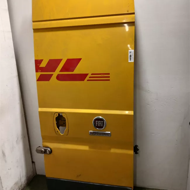 Porta carico posteriore a battente destra