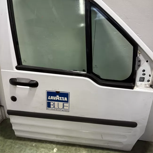 Porta anteriore destra