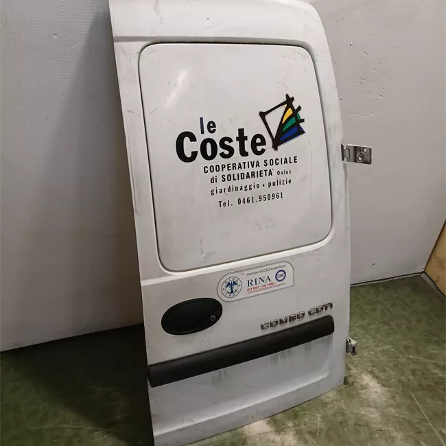 Porta carico posteriore a battente destra senza fori tergicrist.posteriore