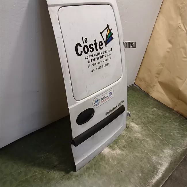 Porta carico posteriore a battente destra senza fori tergicrist.posteriore