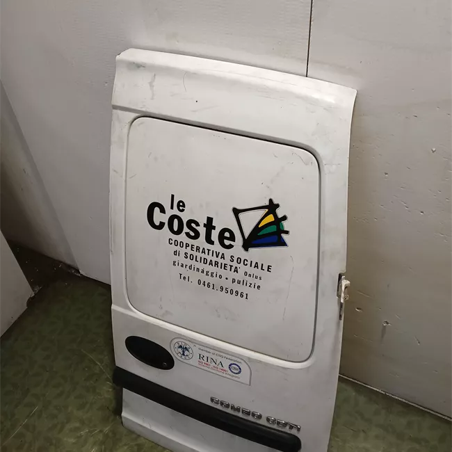 Porta carico posteriore a battente destra senza fori tergicrist.posteriore