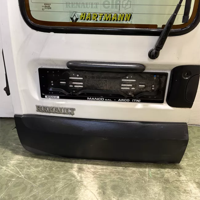 Porta carico posteriore a battente sinistra