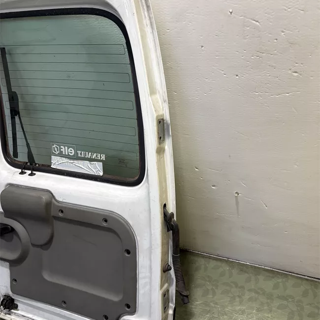 Porta carico posteriore a battente sinistra