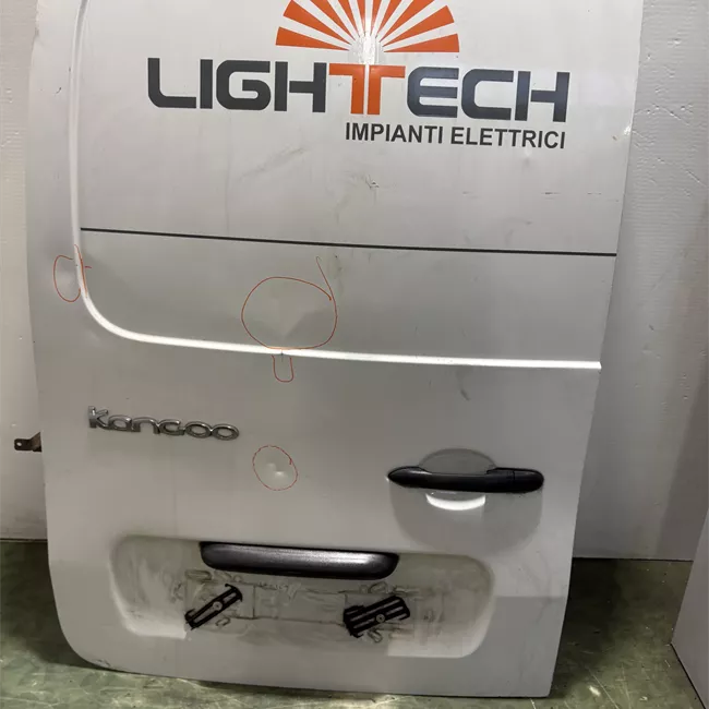 Porta carico posteriore a battente sinistra