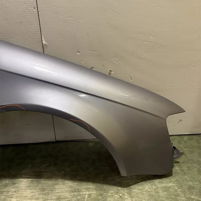 Parafango anteriore destro