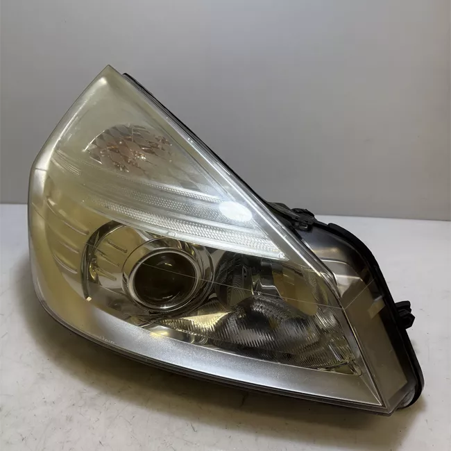 Proiettore destro Xenon