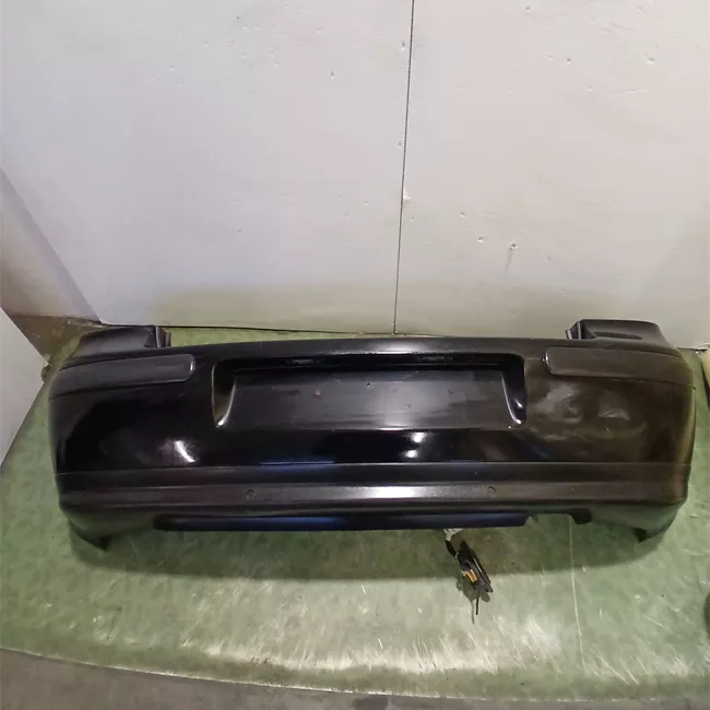 Paraurti posteriore con primer