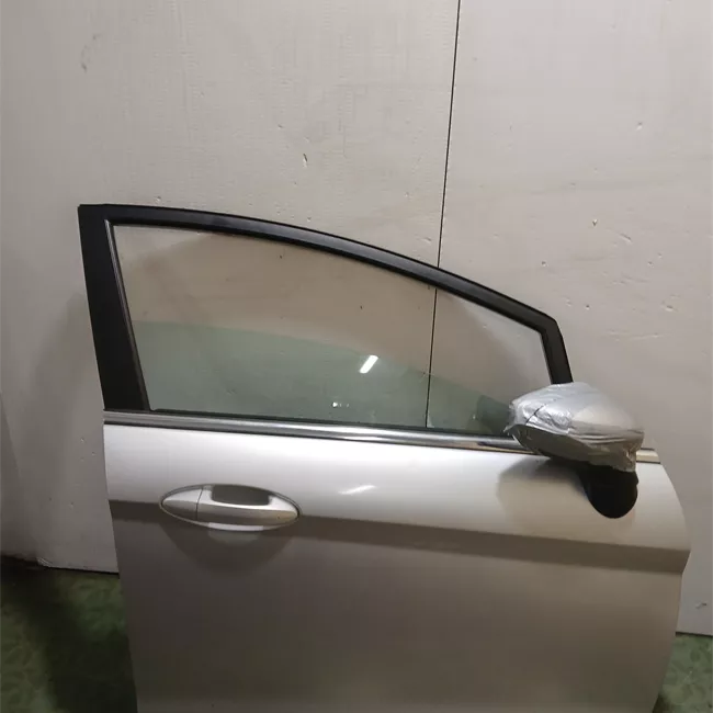 Porta anteriore destra