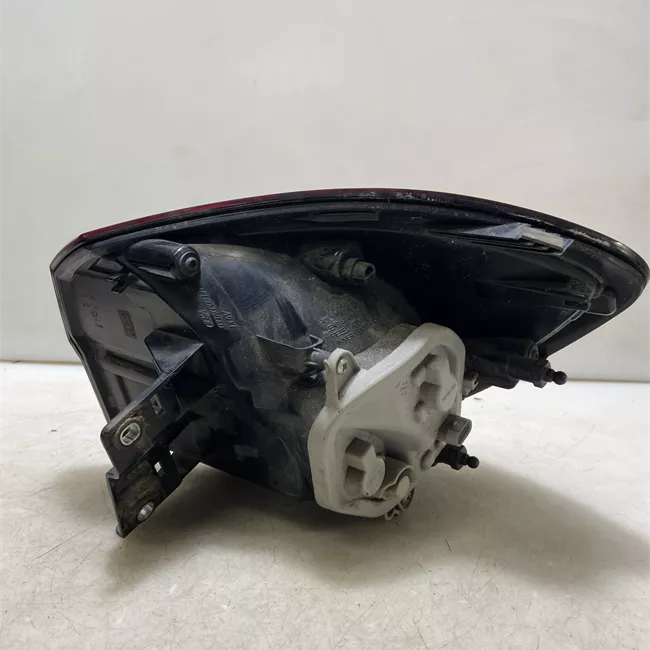 Fanale posteriore parte esterno sinistro