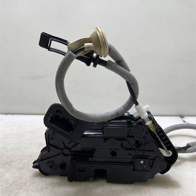 Serratura porta anteriore sinistra