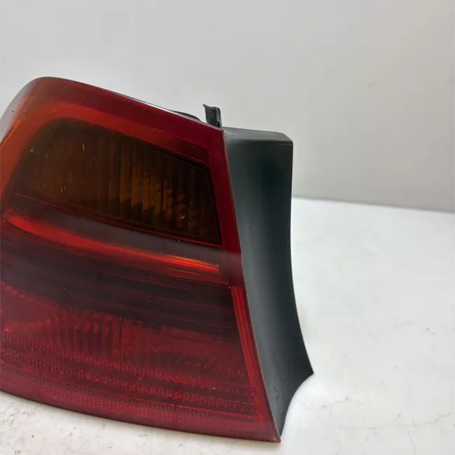 Fanale posteriore parte esterno sinistro