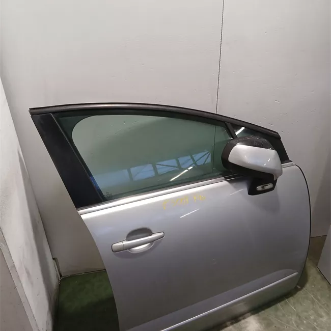 Porta anteriore destra