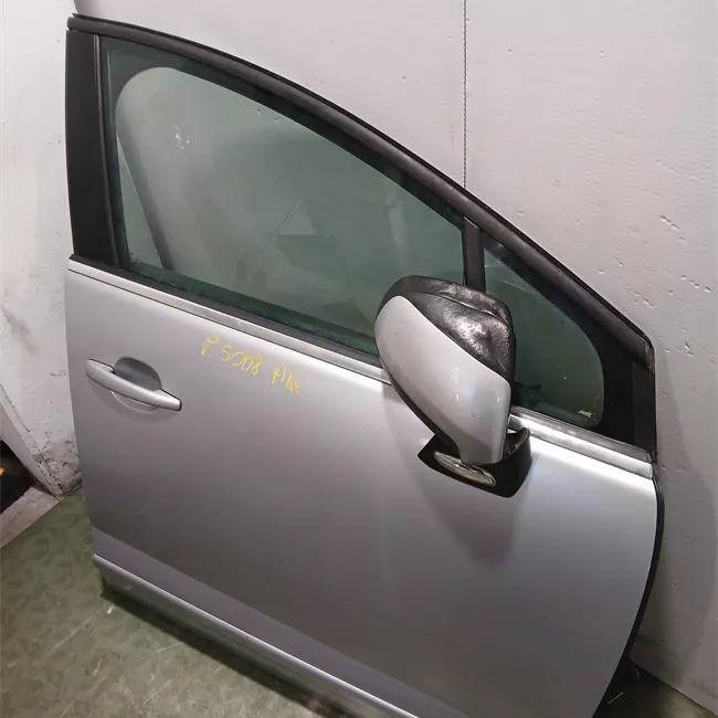 Porta anteriore destra