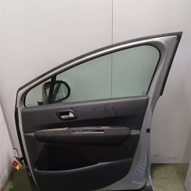 Porta anteriore destra