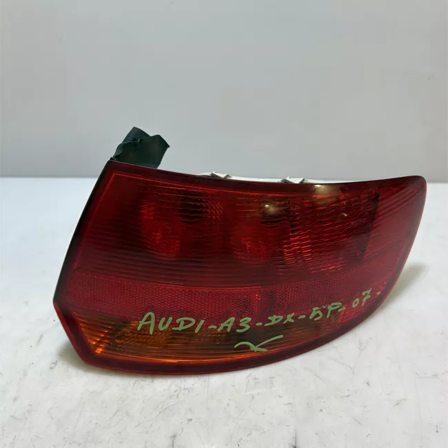 Fanale posteriore parte esterno destro