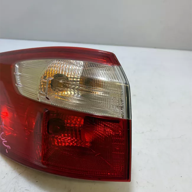 Fanale posteriore parte esterno sinistro