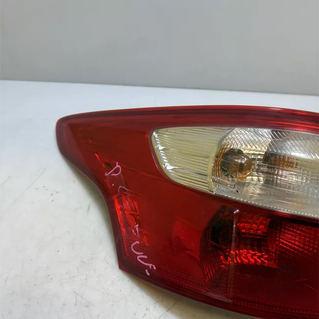 Fanale posteriore parte esterno sinistro