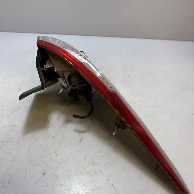 Fanale posteriore parte esterno sinistro