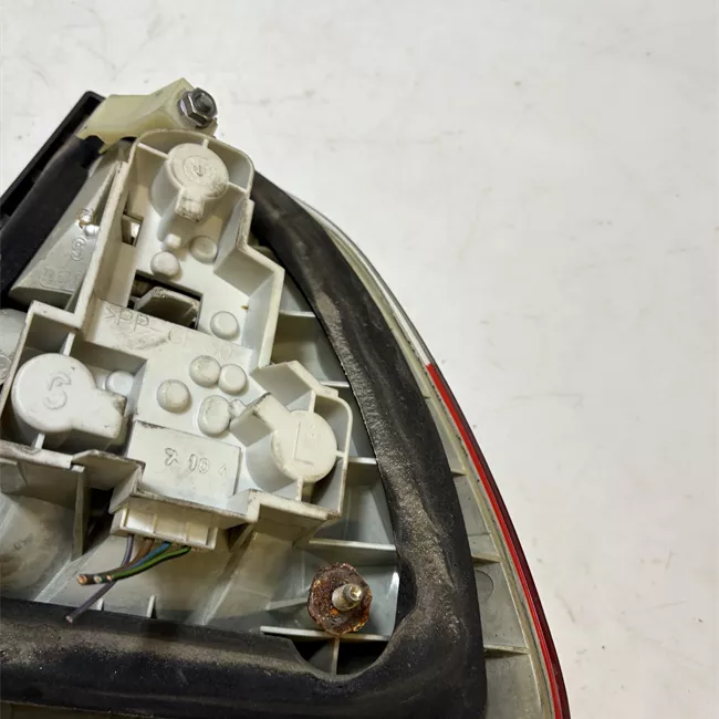 Fanale posteriore parte esterno sinistro Indicatori Direzione Bianchi