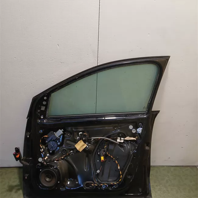 Porta anteriore destra