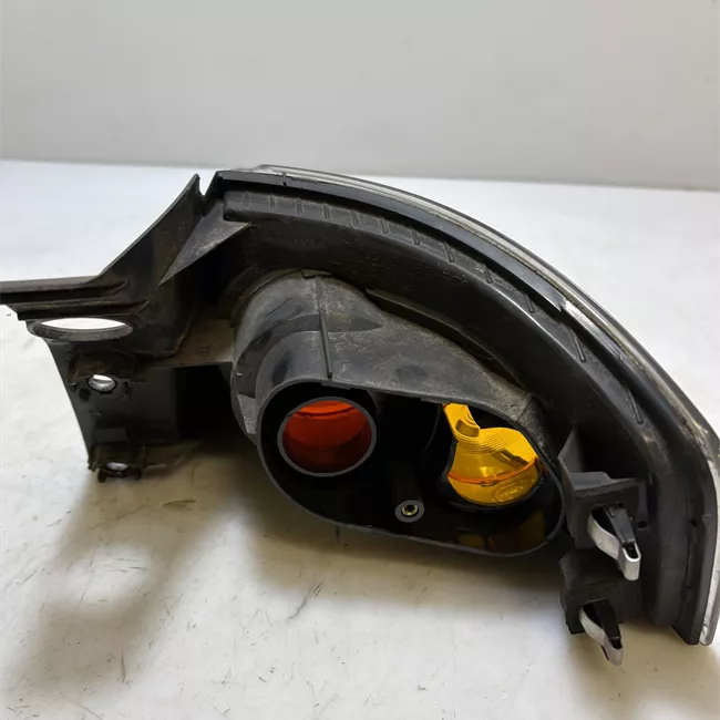Fanale posteriore parte esterno sinistro