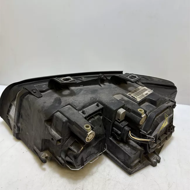 Proiettore destro Xenon