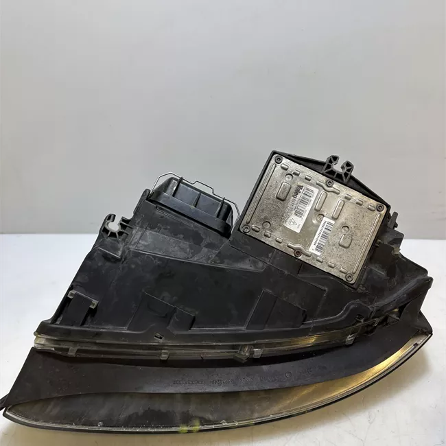 Proiettore destro Xenon