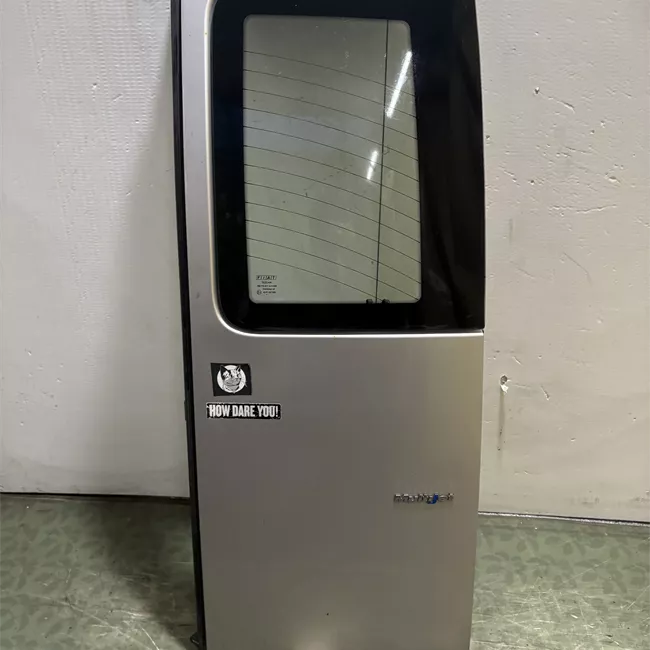 Porta carico posteriore a battente destra