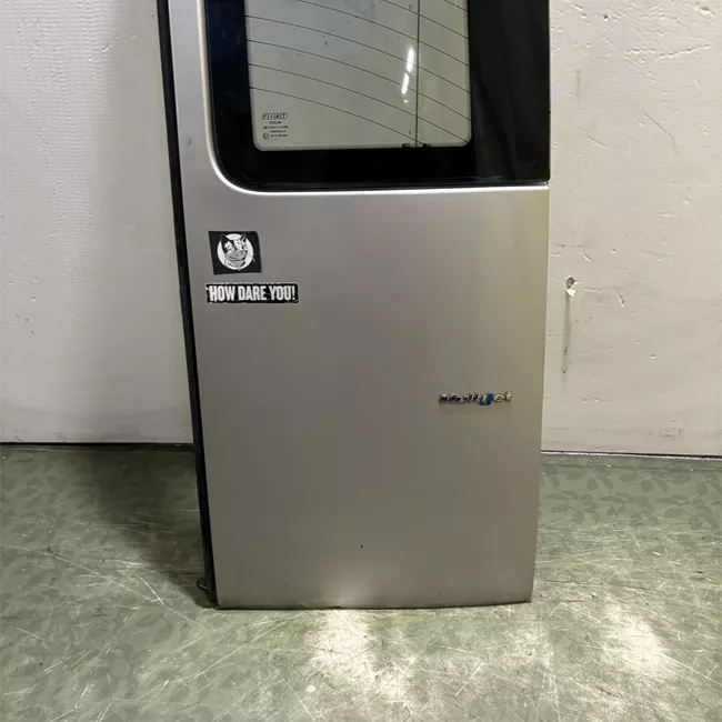 Porta carico posteriore a battente destra