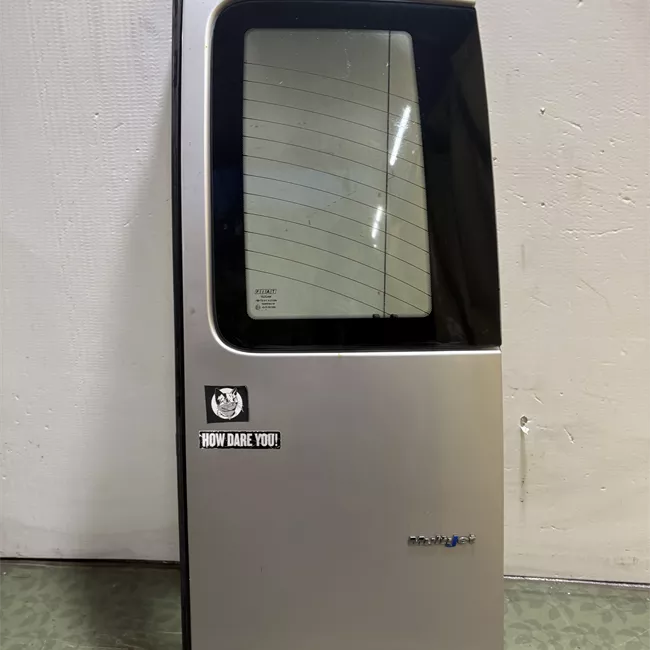 Porta carico posteriore a battente destra