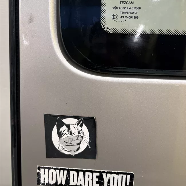 Porta carico posteriore a battente destra