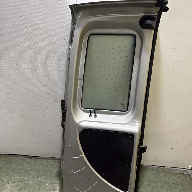 Porta carico posteriore a battente destra