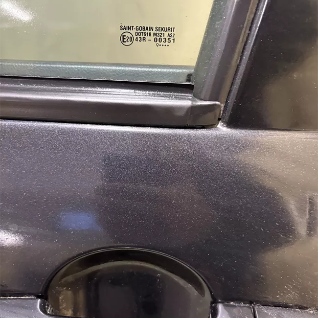 Porta anteriore sinistra