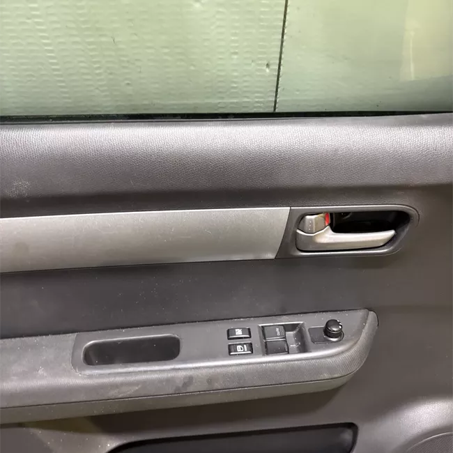 Porta anteriore sinistra