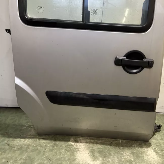 Porta posteriore destra