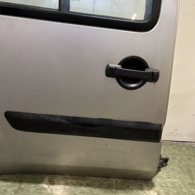 Porta posteriore destra