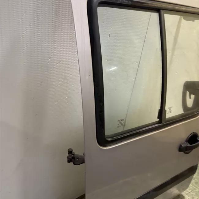 Porta posteriore destra