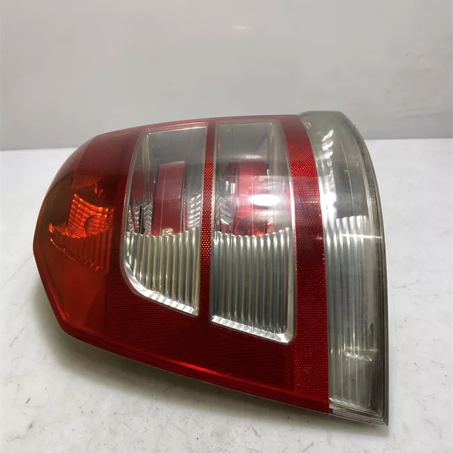 Fanale posteriore sinistro senza portalampada