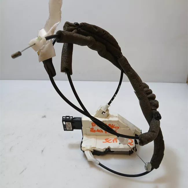 Serratura porta posteriore sinistra con chiusura bambino manuale