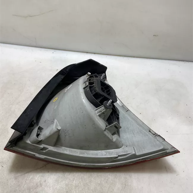 Fanale posteriore parte esterno sinistro