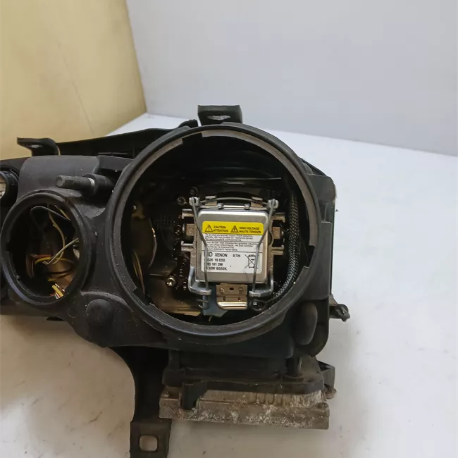 Proiettore destro Xeno