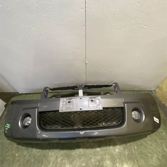 Paraurti anteriore con fendinebbia